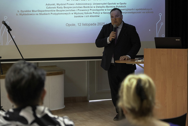 „Zagrożenia cyberprzestępczością dzieci i młodzieży - zdjęcia