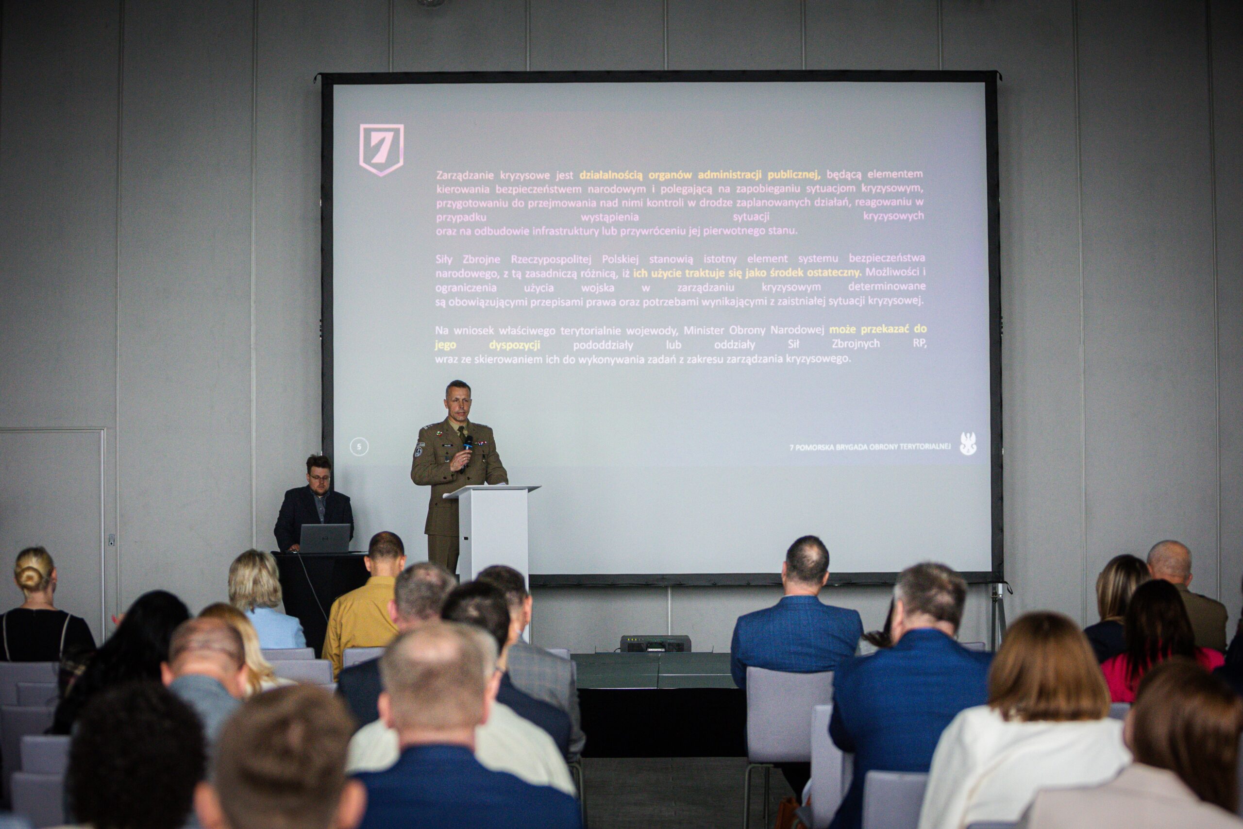 Konferencja „Zarządzanie kryzysowe – Ochrona ludności -Ratownictwo” - zdjęcie z konferencji.