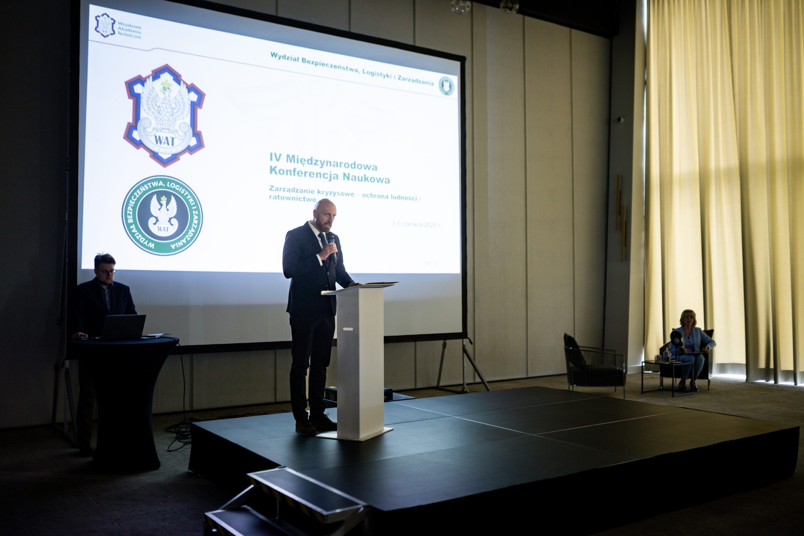 Konferencja „Zarządzanie kryzysowe – Ochrona ludności -Ratownictwo” - zdjęcie z konferencji.